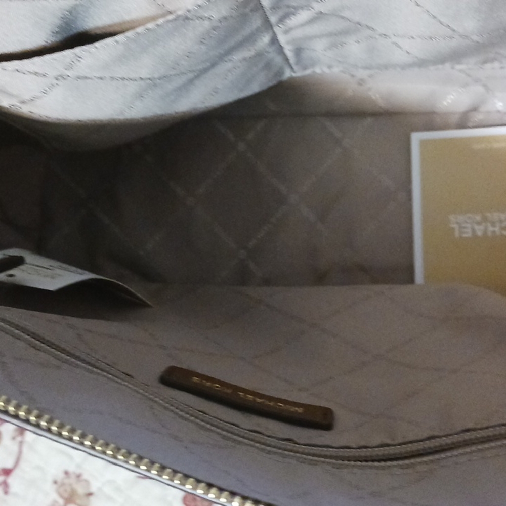 Michael Kors Charlotte bag - Picture 3 of 11